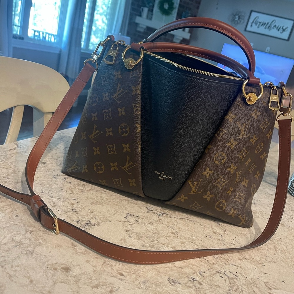 SOLD Louie Vuitton Monogram V Tote MM